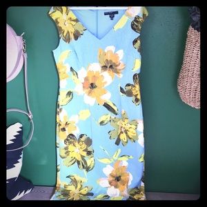 Beautiful blue floral print Maggie London dress